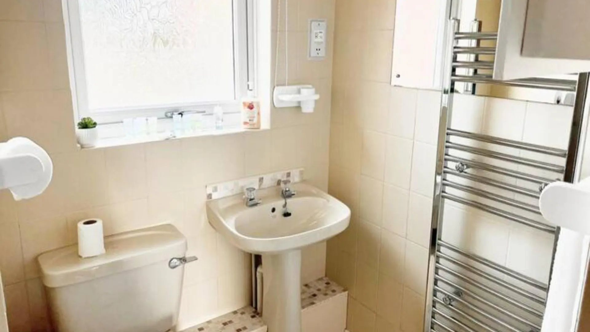 Pass The Keys Cosy Flat In Maritime Quarter Apartment Swansea