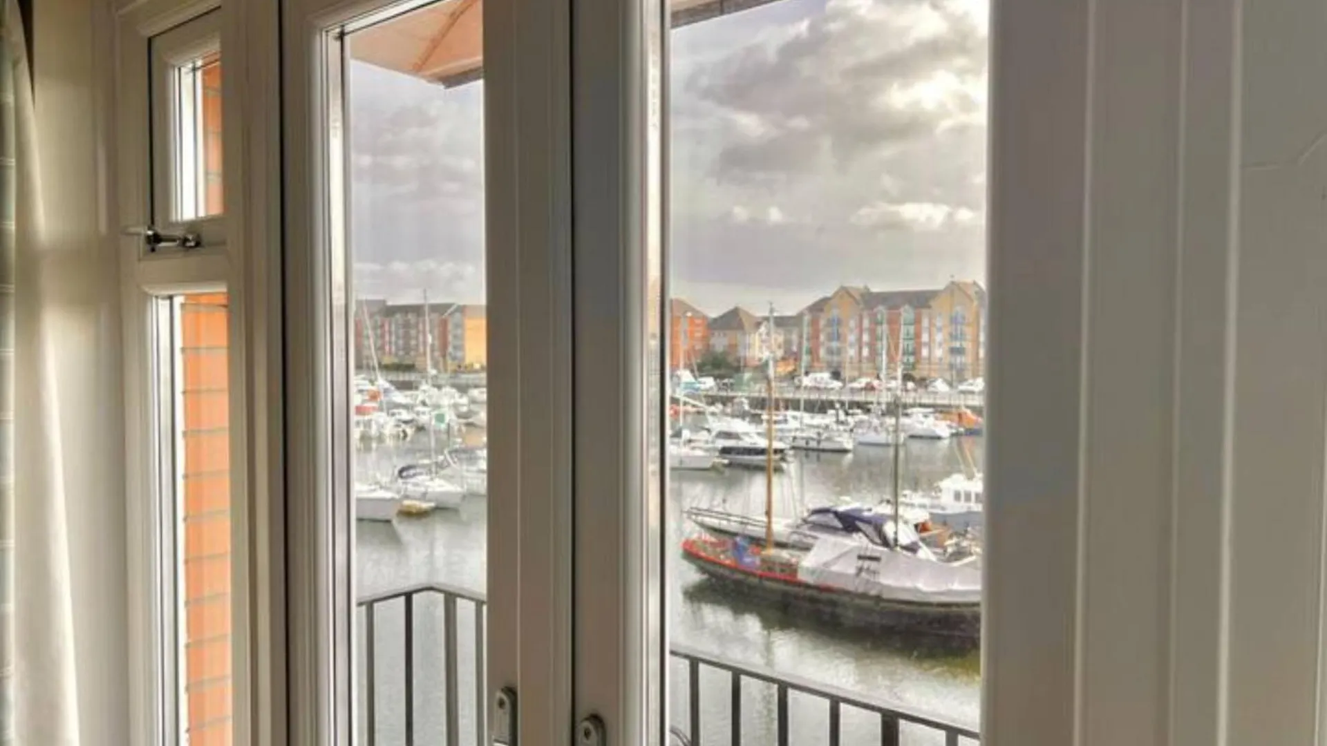 Pass The Keys Cosy Flat In Maritime Quarter Apartment Swansea 0*,  United Kingdom