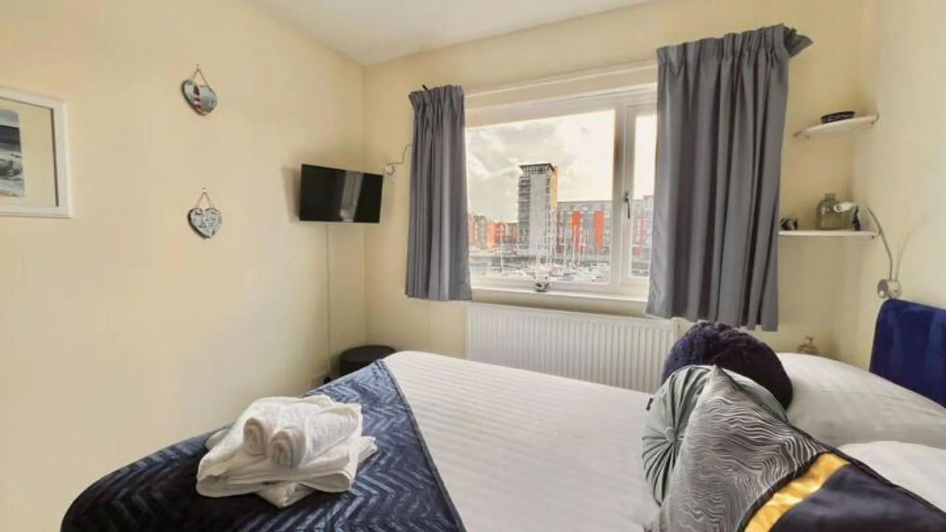 Pass The Keys Cosy Flat In Maritime Quarter Apartment Swansea