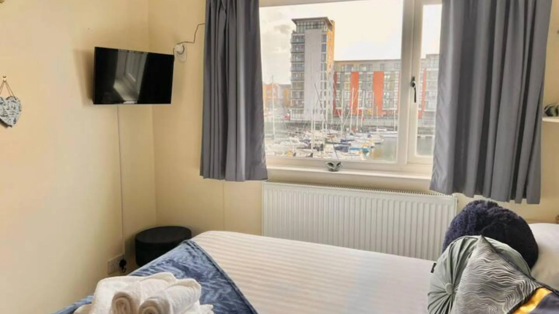 Pass The Keys Cosy Flat In Maritime Quarter Apartment Swansea