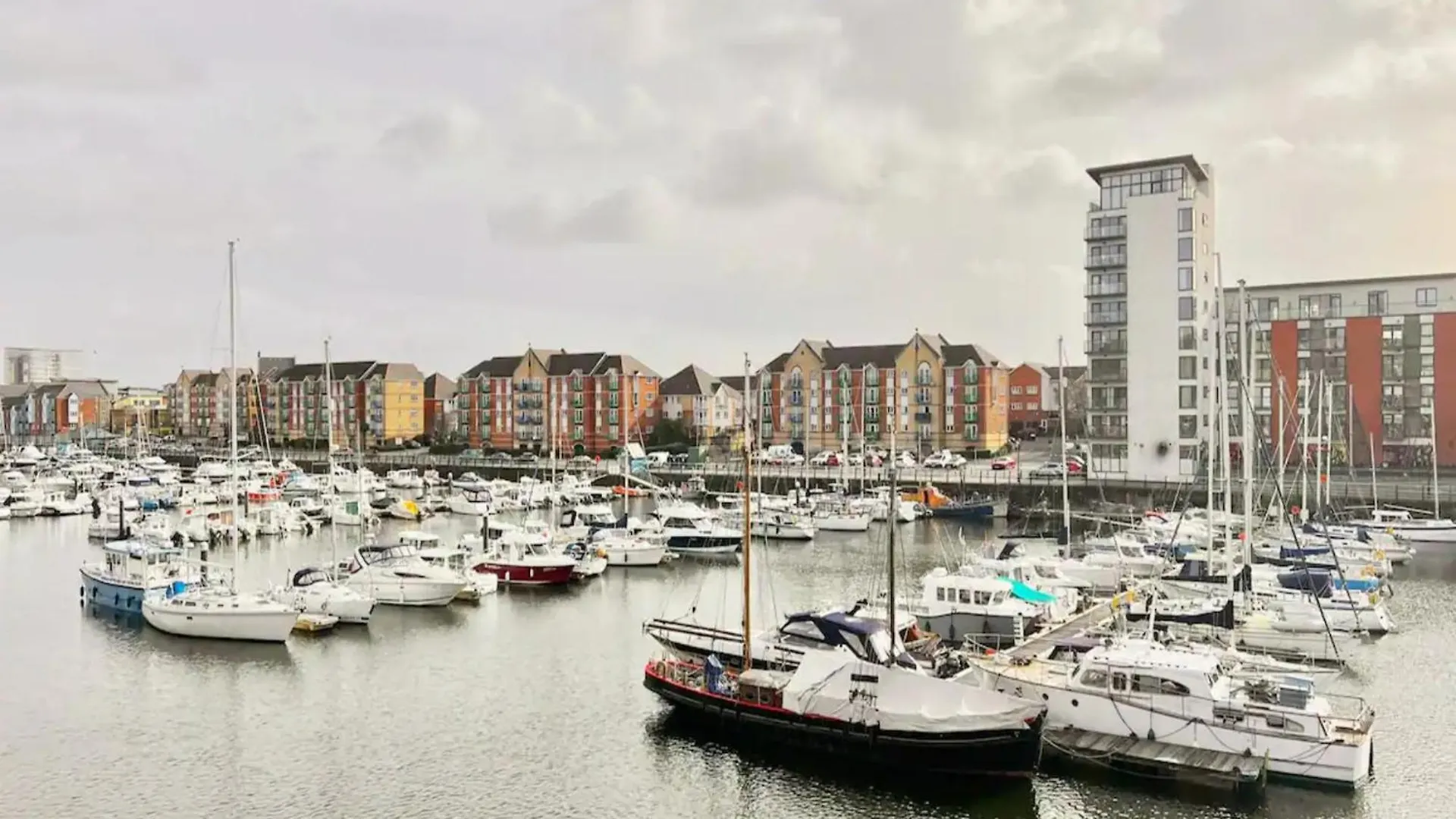 Pass The Keys Cosy Flat In Maritime Quarter Apartment Swansea United Kingdom