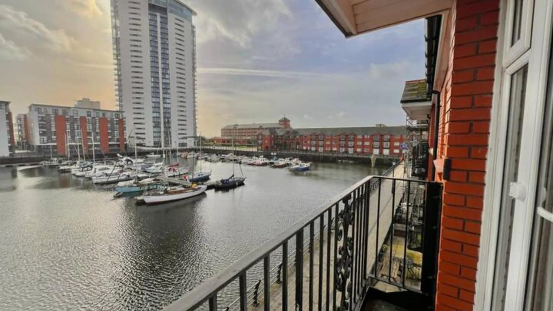 Pass The Keys Cosy Flat In Maritime Quarter Apartment Swansea