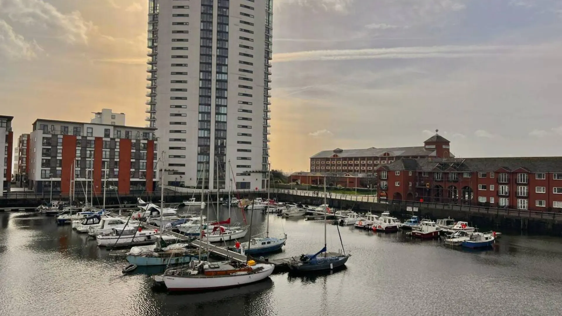 Pass The Keys Cosy Flat In Maritime Quarter Apartment Swansea United Kingdom
